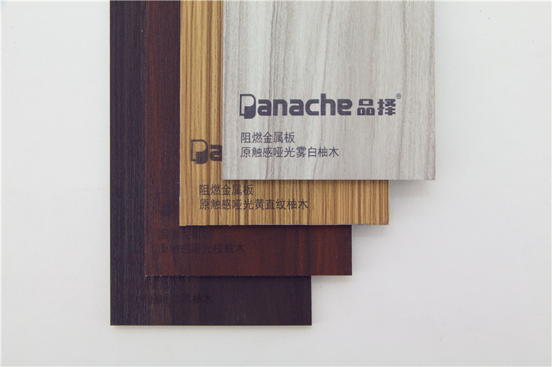 裝修時為什么很多人喜歡使用金屬板做吊頂? 裝修時為什么很多人喜歡使用金屬板做吊頂?